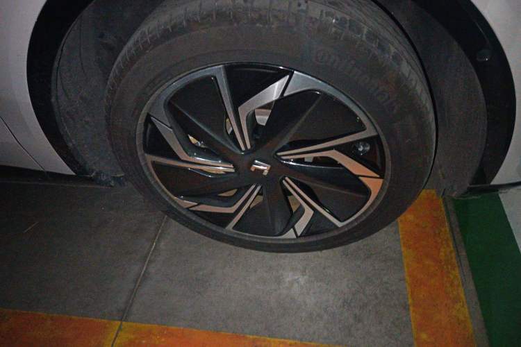 Used Rising R7 2024 Advanced Edition Right Front Wheel Hub