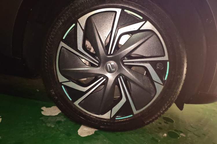 Used Rising R7 2024 Advanced Edition Right Front Wheel Hub