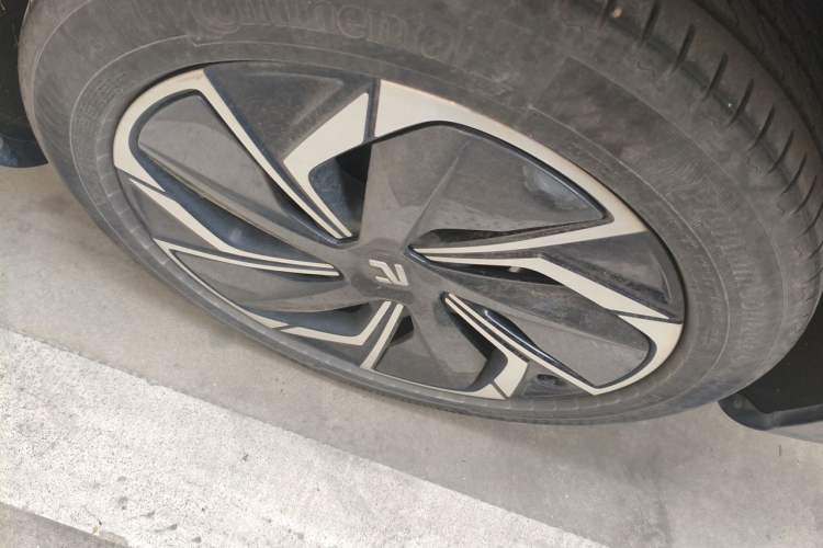 Used Rising R7 2024 Advanced Edition Right Front Wheel Hub