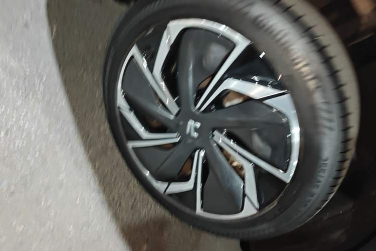 Used Rising R7 2024 Advanced Edition Right Rear Wheel Hub