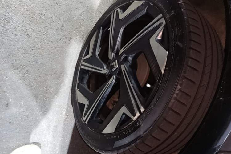 Used Rising R7 2024 Advanced Edition Right Rear Wheel Hub