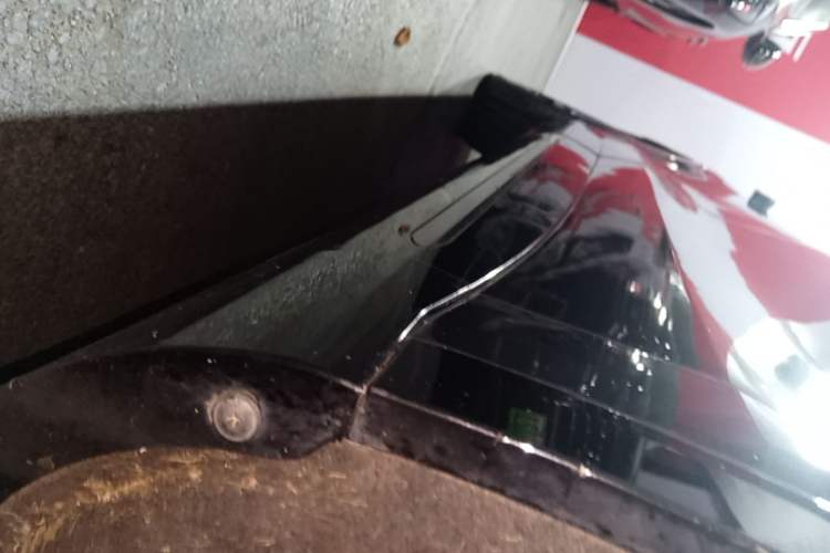 Used Rising R7 2024 Advanced Edition Right Side Sill