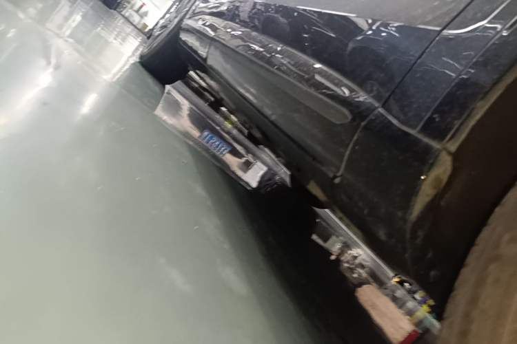 Used Rising R7 2024 Advanced Pro Edition Right Side Sill
