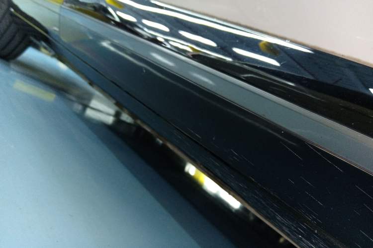 Used Rising R7 2024 Advanced Edition Right Side Sill