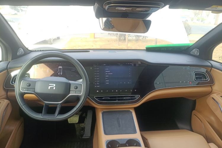 Used Rising R7 2024 Advanced Edition Center Console