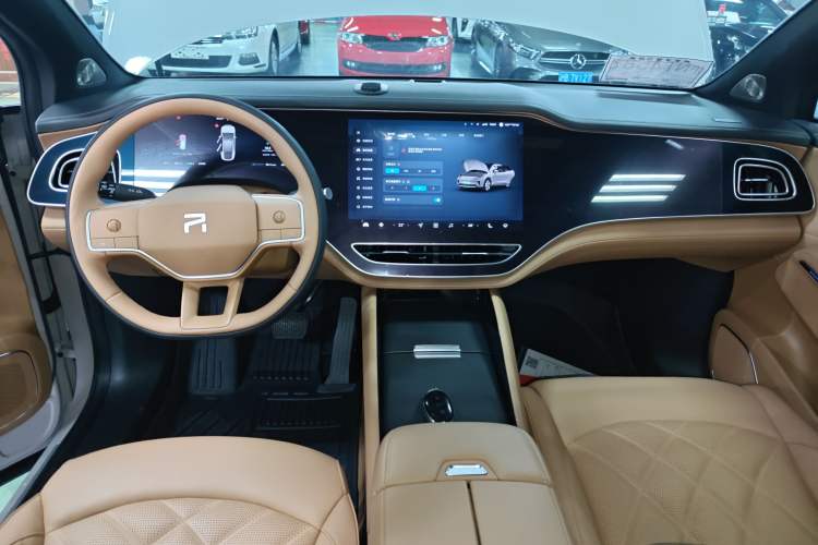Used Rising R7 2024 Advanced Edition Interior 2