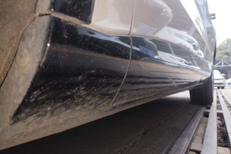 Used Rising R7 2024 Advanced Edition Left Side Sill