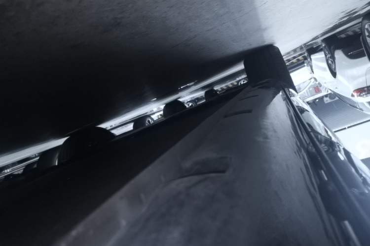 Used Rising R7 2024 Advanced Edition Left Side Sill