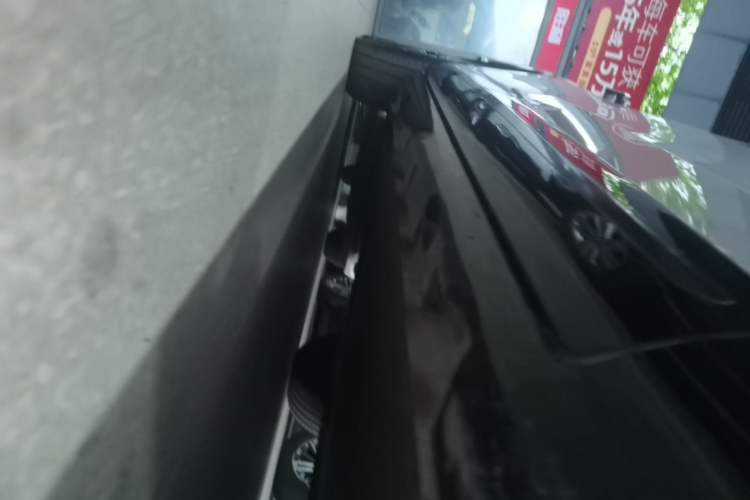 Used Rising R7 2024 Advanced Edition Right Side Sill