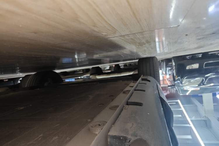 Used Rising R7 2024 Advanced Pro Edition Right Side Sill