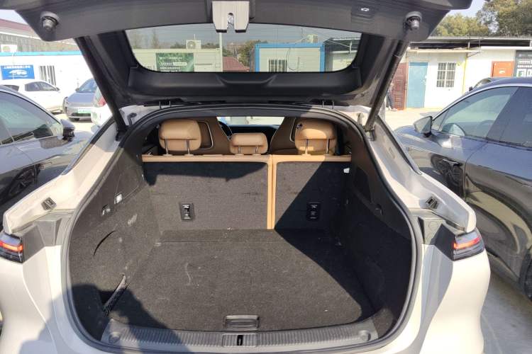 Used Rising R7 2024 Advanced Edition Trunk