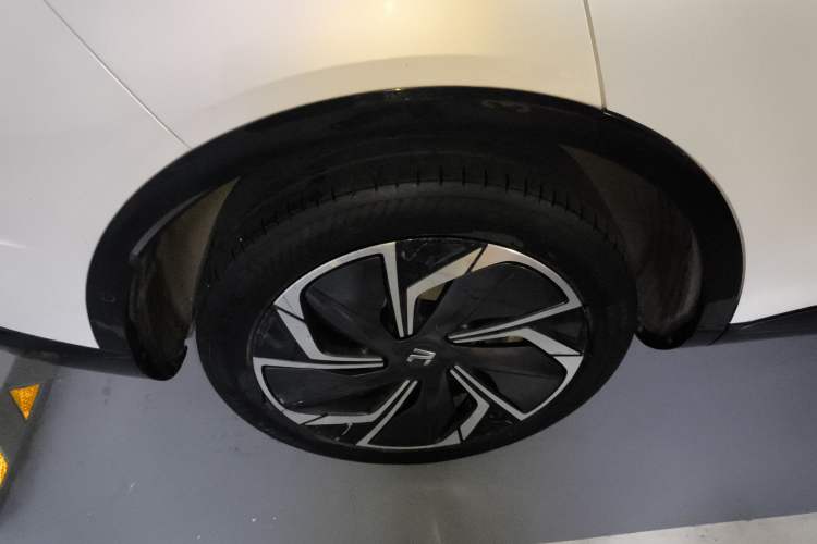 Used Rising R7 2024 Advanced Edition Exterior 8