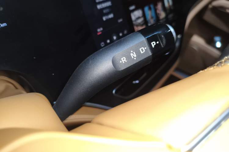 Used Rising R7 2024 Advanced Edition Gear Lever