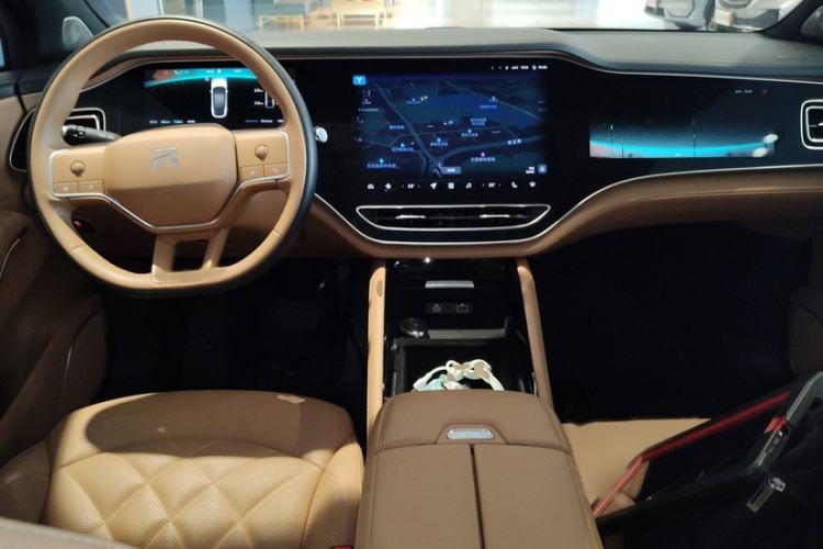 Used Rising R7 2024 Advanced Edition Interior 2