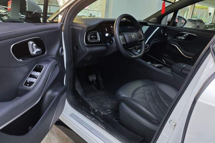 Used Rising R7 2024 Advanced Edition Interior 3
