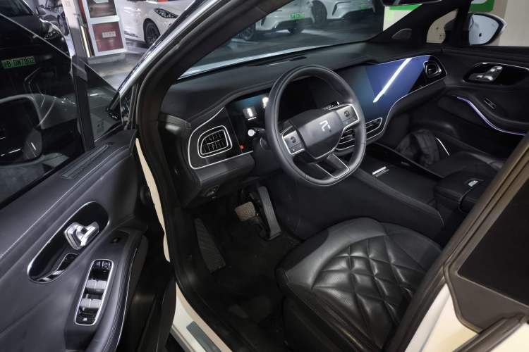 Used Rising R7 2024 Advanced Edition Interior 3