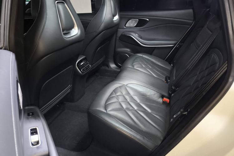 Used Rising R7 2024 Advanced Edition Interior 4