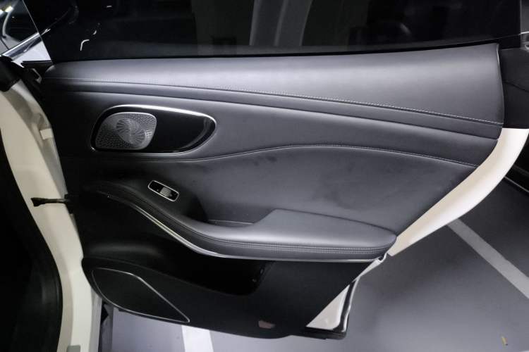 Used Rising R7 2024 Advanced Edition Interior 6