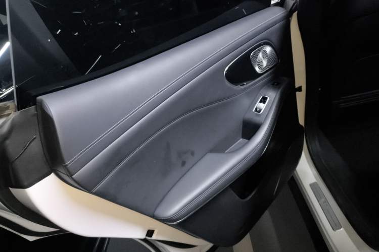 Used Rising R7 2024 Advanced Edition Interior 8