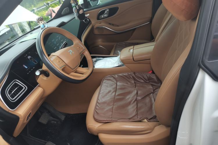 Used Rising R7 2024 Advanced Pro Edition Left Front Seat
