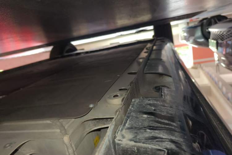 Used Rising R7 2024 Advanced Edition Left Side Sill