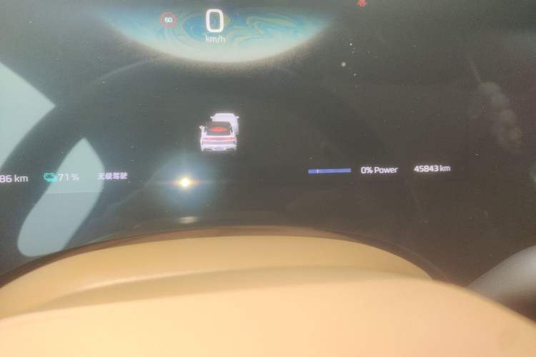 Used Rising R7 2024 Advanced Edition Odometer Close Up