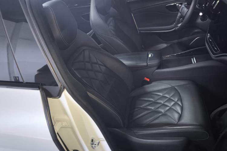 Used Rising R7 2024 Advanced Edition Right Front Seat
