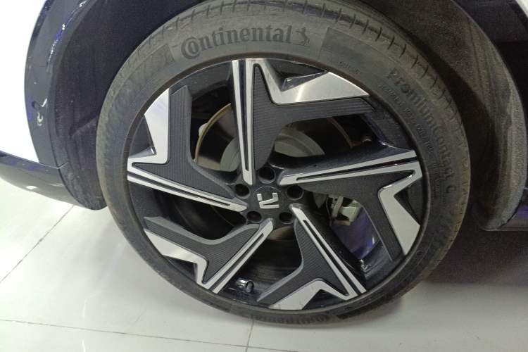 Used Rising R7 2024 Advanced Edition Right Rear Wheel Hub