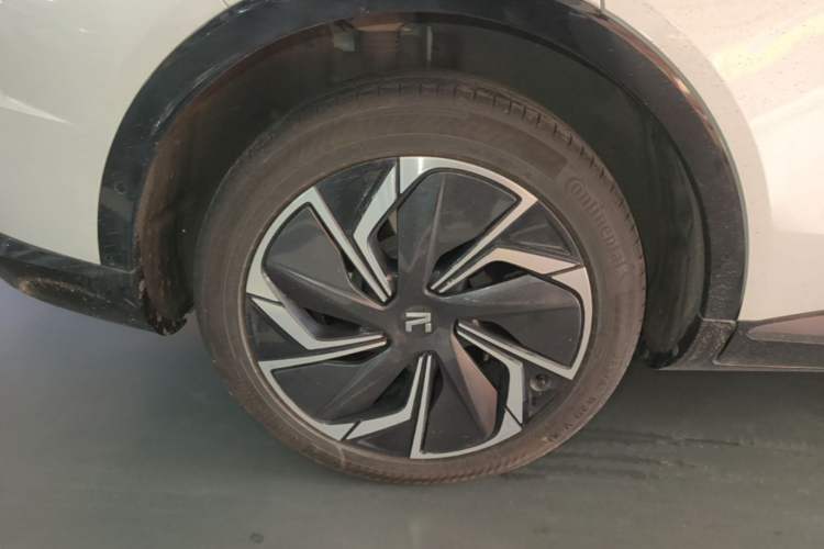 Used Rising R7 2024 Advanced Edition Right Rear Wheel Hub