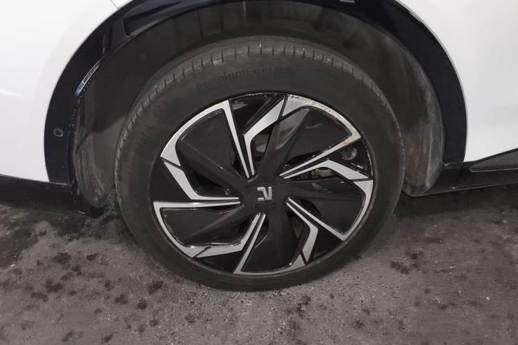 Used Rising R7 2024 Advanced Edition Right Rear Wheel Hub