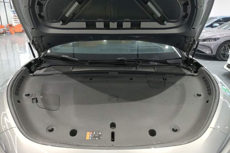 Used Rising R7 2025 Model Advanced Edition Engine Bay