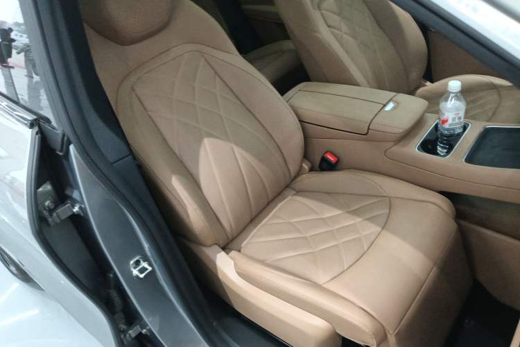Used Rising R7 2025 Model Advanced Edition Right Front Seat