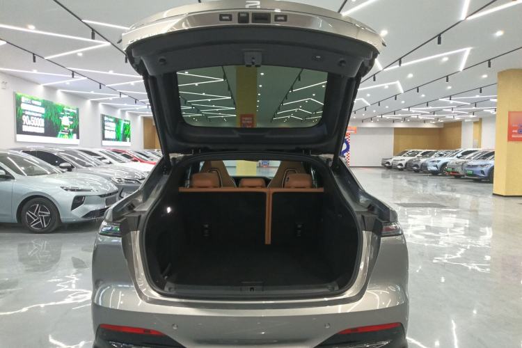 Used Rising R7 2025 Model Advanced Edition Trunk