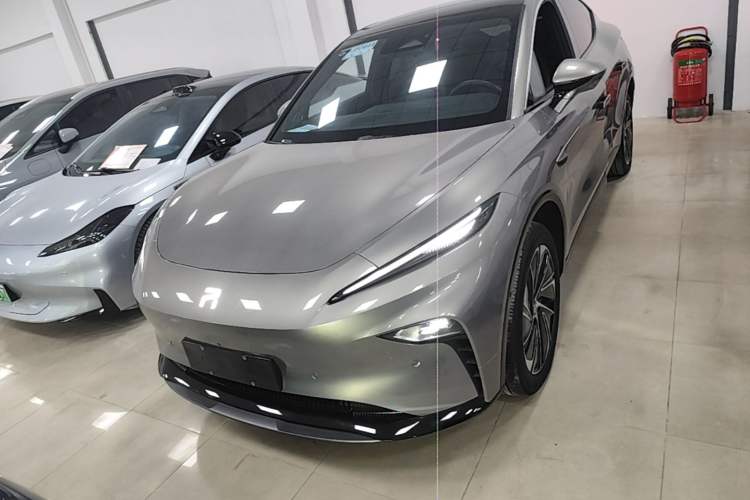 Used Rising R7 2025 Model Advanced Edition Front