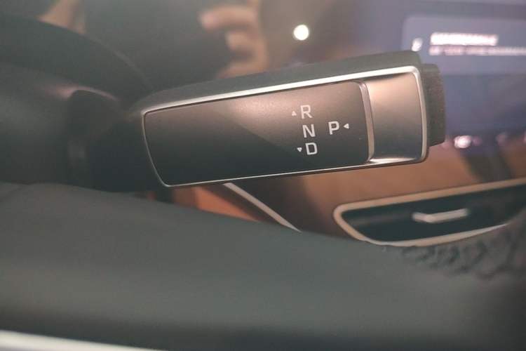 Used Rising R7 2025 Model Long-Range Edition Gear Lever
