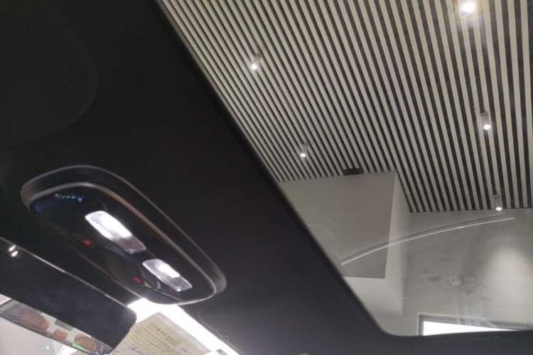 Used Rising R7 2025 Model Urban Edition Headliner