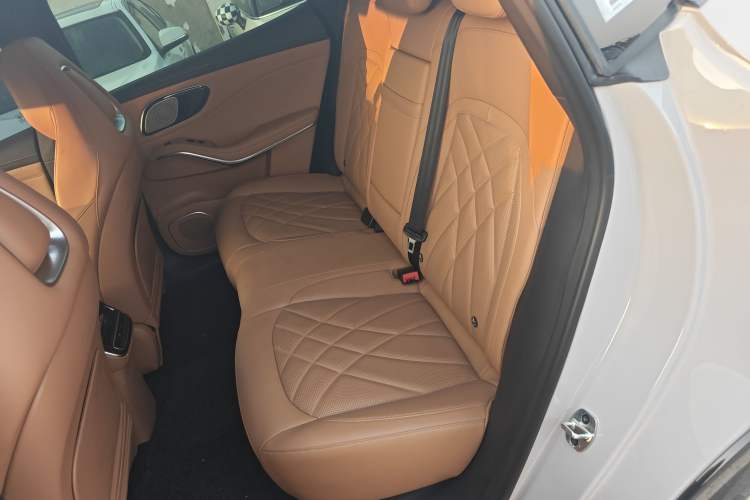 Used Rising R7 2025 Model Advanced Edition Interior 1