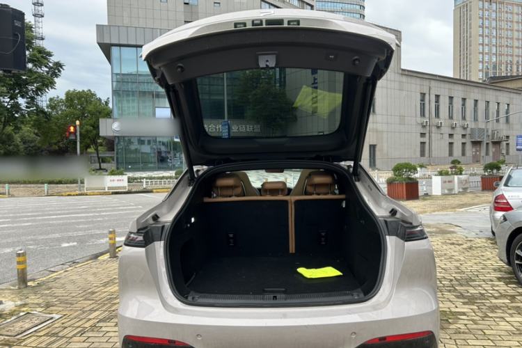 Used Rising R7 2025 Model Advanced Edition Interior 2