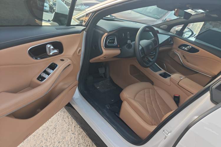 Used Rising R7 2025 Model Advanced Edition Interior 2