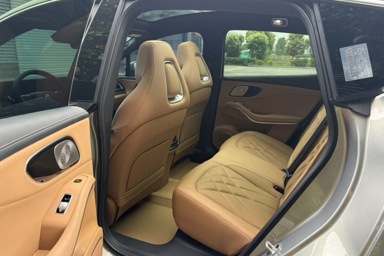Used Rising R7 2025 Model Long-Range Edition Interior 4
