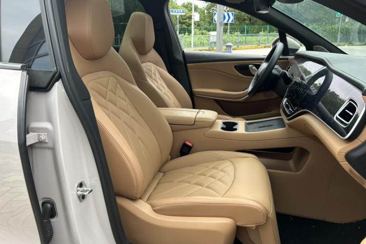 Used Rising R7 2025 Model Advanced Edition Interior 8