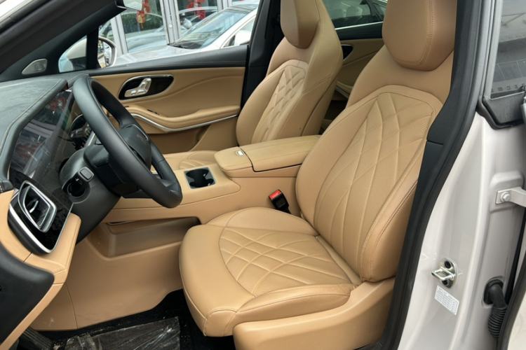 Used Rising R7 2025 Model Advanced Edition Interior 9