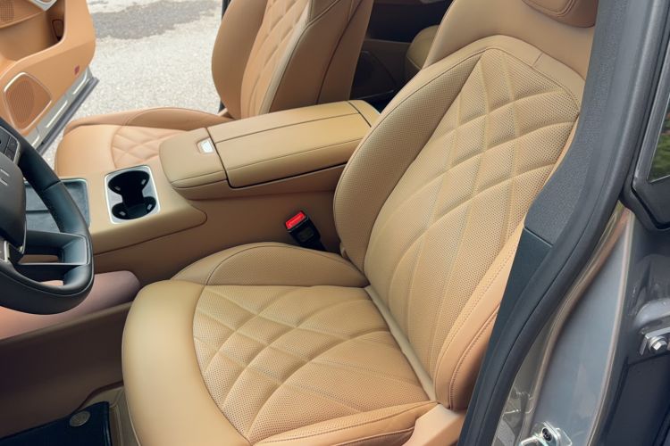 Used Rising R7 2025 Model Long-Range Edition Left Front Seat