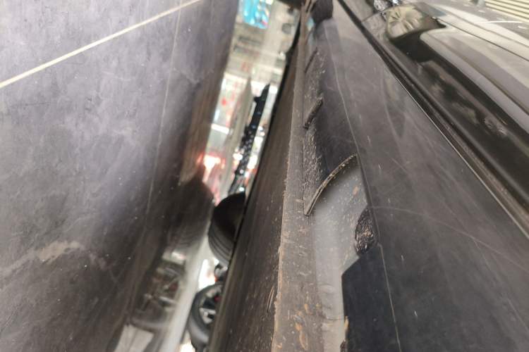 Used Rising R7 2025 Model Urban Edition Left Side Sill