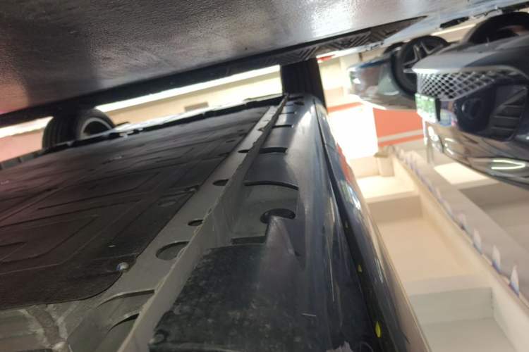 Used Rising R7 2025 Model Advanced Edition Left Side Sill