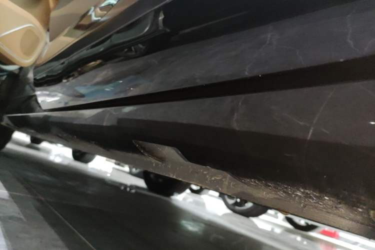 Used Rising R7 2025 Model Urban Edition Left Side Sill