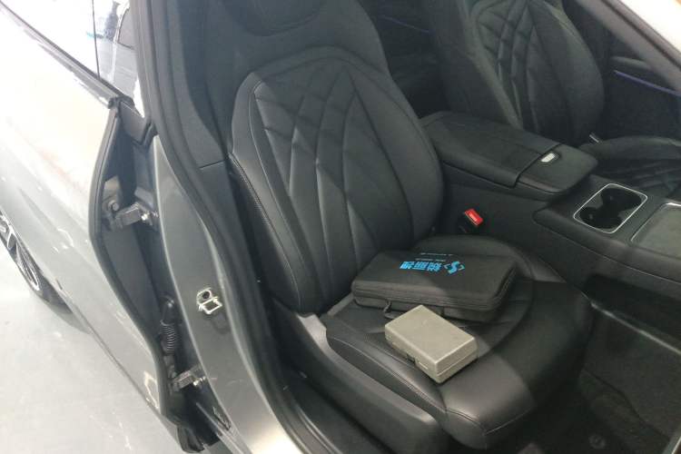 Used Rising R7 2025 Model Advanced Edition Right Front Seat