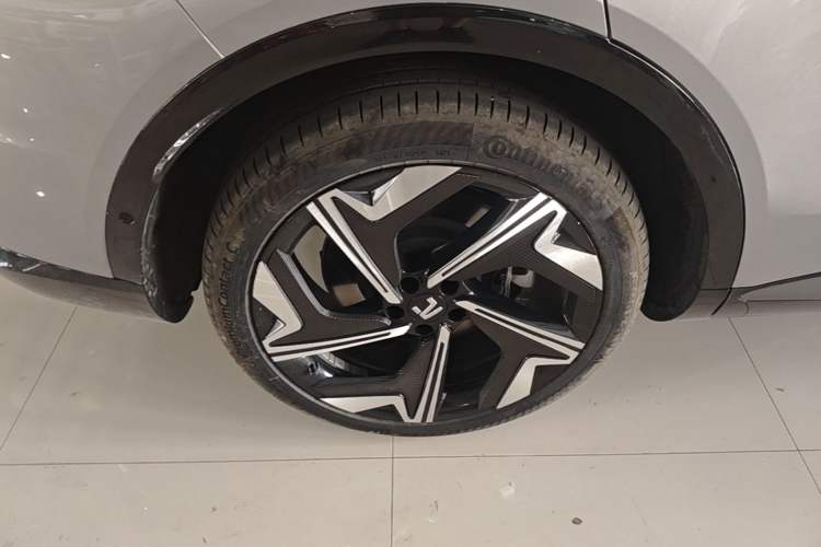 Used Rising R7 2025 Model Long-Range Edition Right Rear Wheel Hub
