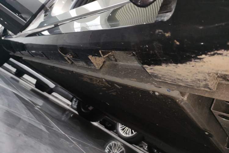 Used Rising R7 2025 Model Urban Edition Right Side Sill