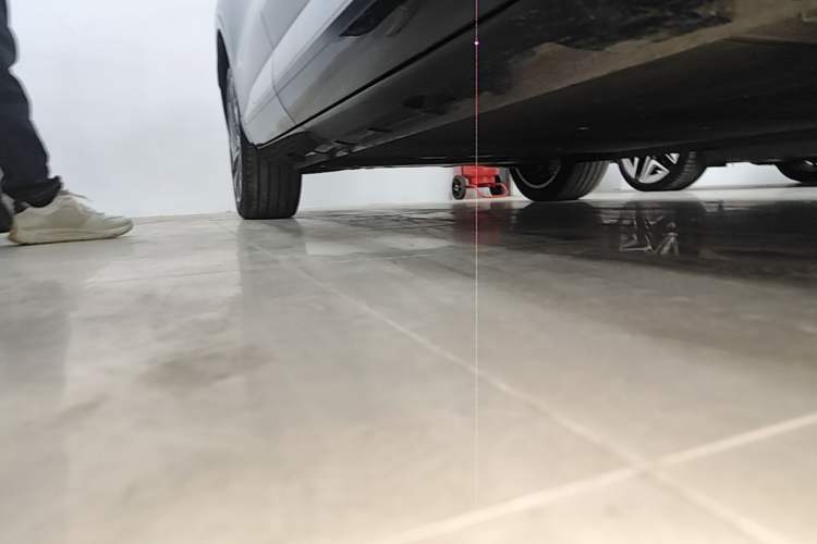 Used Rising R7 2025 Model Advanced Edition Right Side Sill